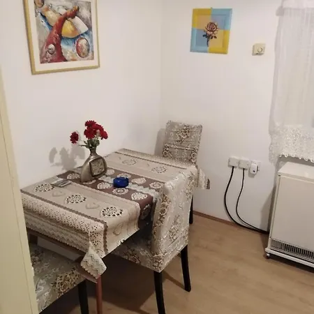 Apartment Lara *